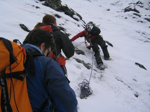 Aiguille Grive (24).jpg - Passage chaud, Philou s'engage en 1er.